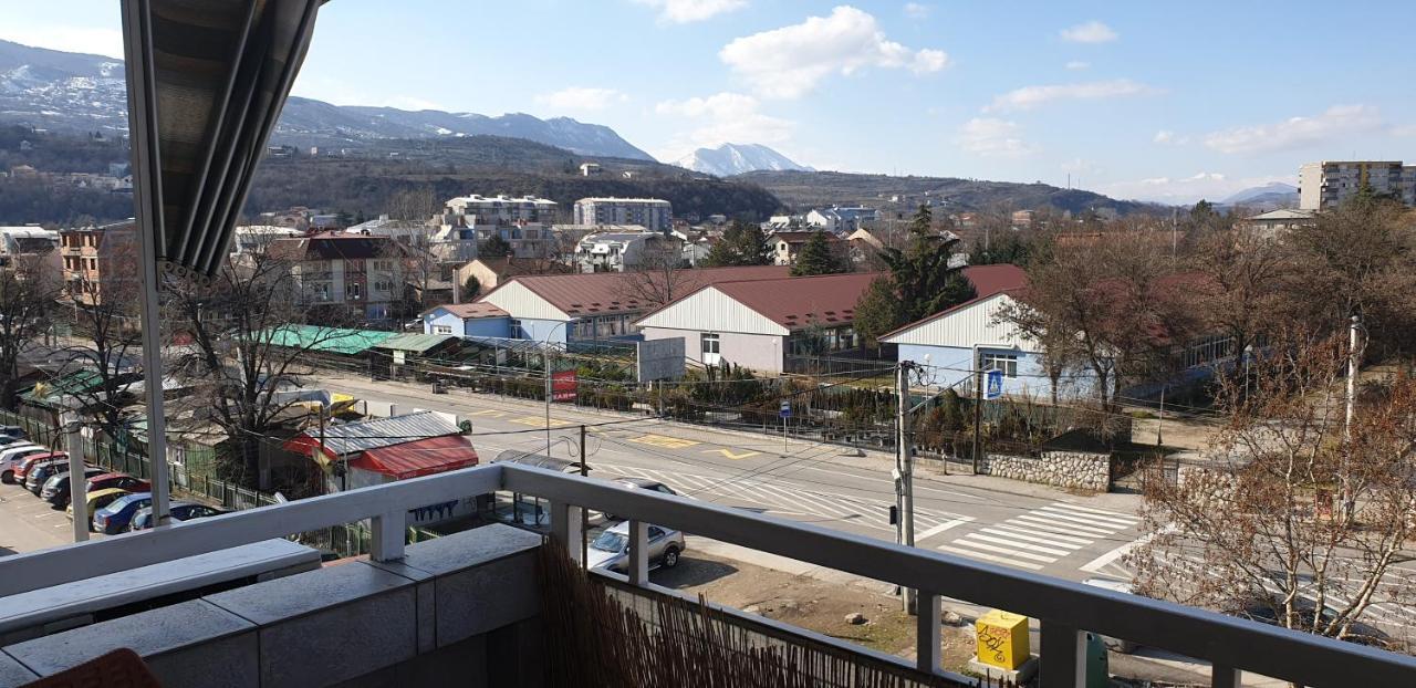 Spectacular Apartment In Skopje, City Mall Area Exterior foto